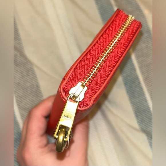 Fossil Emma Zip Around Red Leather Wristlet Wallet - Picture 3 of 9